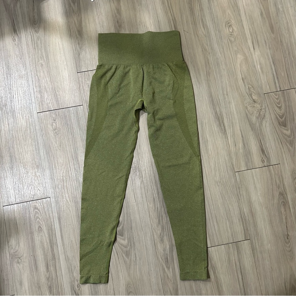 Green Active Leggings with Booty Line